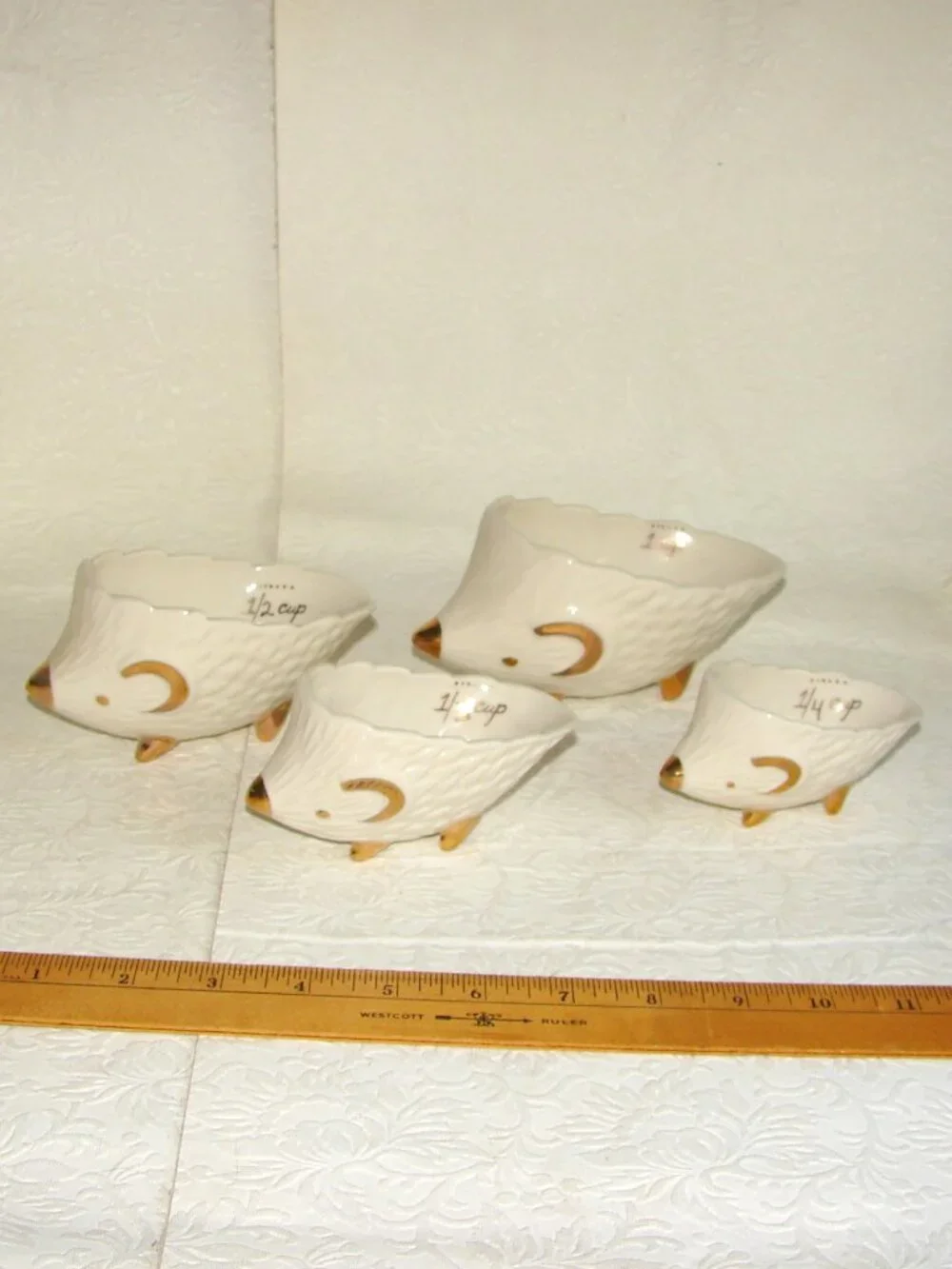Anthropologie Hedgehog Nesting MEASURING CUP SET of 4, Figural w/Gold Trim